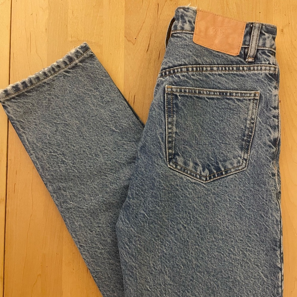 Zara high waisted mom- fit jeans cropped ankle